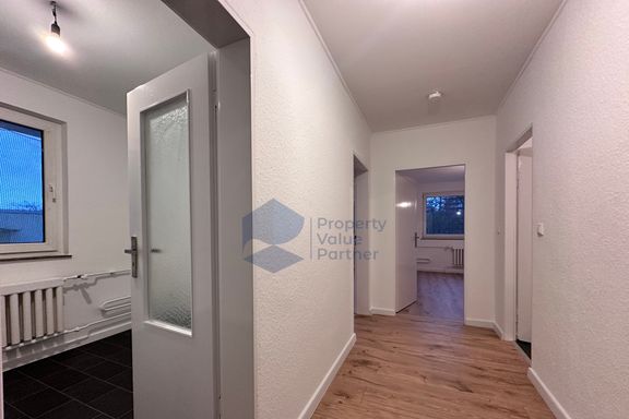 Vollst&auml;ndig sanierte 2-Zimmer-Wohnung mit Loggia im 3. Obergeschoss