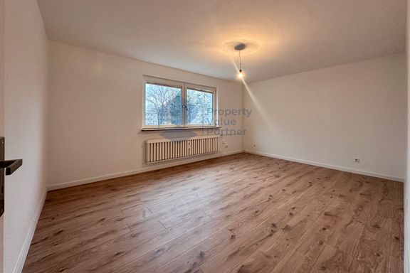 Frisch renovierte 2-Zimmer-Wohnung mit Wannenbad und Abstellraum