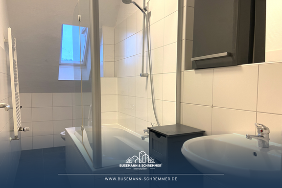 Helle 2-Zimmer-Dachgeschosswohnung in begehrter S&uuml;dstadtlage