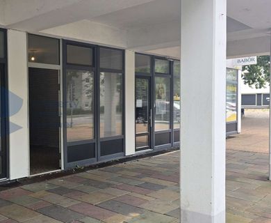 Ideal für Start-Ups oder Kleinunternehmen: Büro/Laden mit Schaufenster