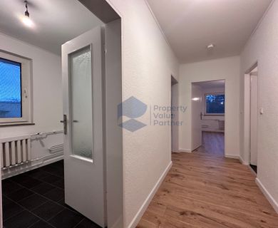 Vollständig sanierte 2-Zimmer-Wohnung mit Loggia im 3. Obergeschoss