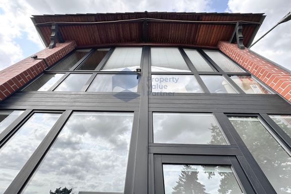 Barrierefreie Bürofläche im Erdgeschoss in verkehrsgünstiger Lage – Außenstellplatz inklusive