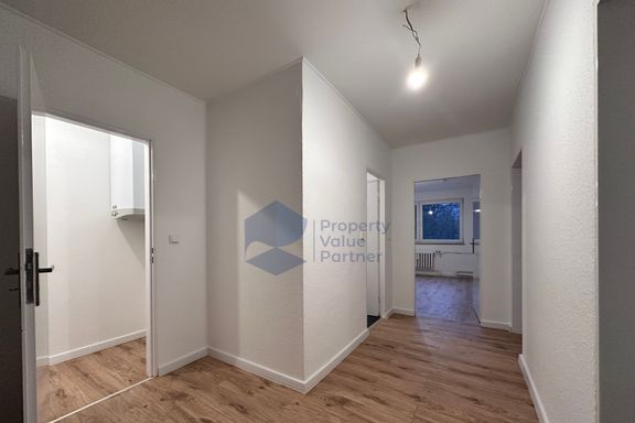 Vollst&auml;ndig sanierte 2-Zimmer-Wohnung im 3. Obergeschoss mit West-Loggia