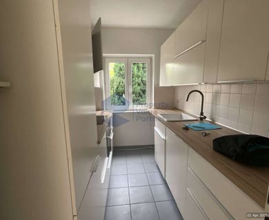 Frisch sanierte helle Wohnung mit Einbauküche