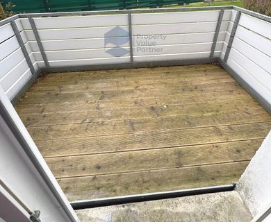 Helle sanierte Wohnung mit Balkon
