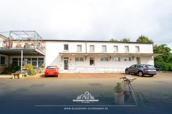 Attraktives Doppelangebot in Springe &ndash; Zahnarztpraxis & Wohn-/Gewerbeeinheit mit Lagerhalle