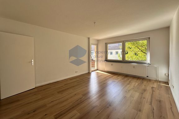 Teilsanierte und helle 3-Zimmer-Wohnung mit S&uuml;dwest-Balkon