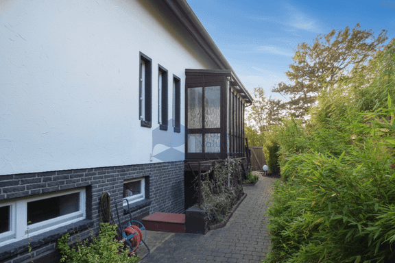 Einfamilienhaus mit Einliegerwohnung und getrenntem Zugang