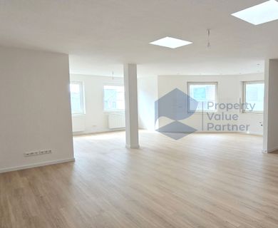 Exklusiv, offen, lichtdurchflutet: Großzügige 2-Zimmer-Wohnung mit Oberlichtern